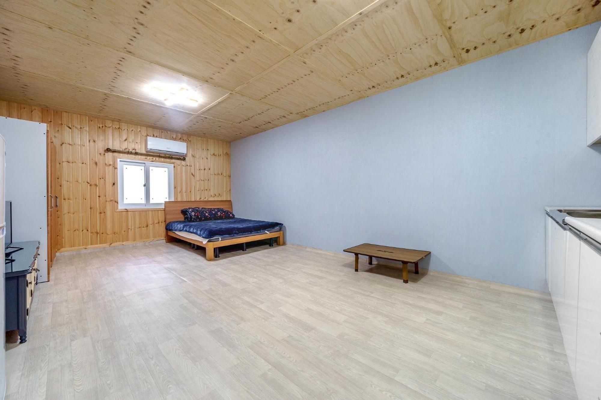 Goseong Jjun Camping Pension Косон Номер фото