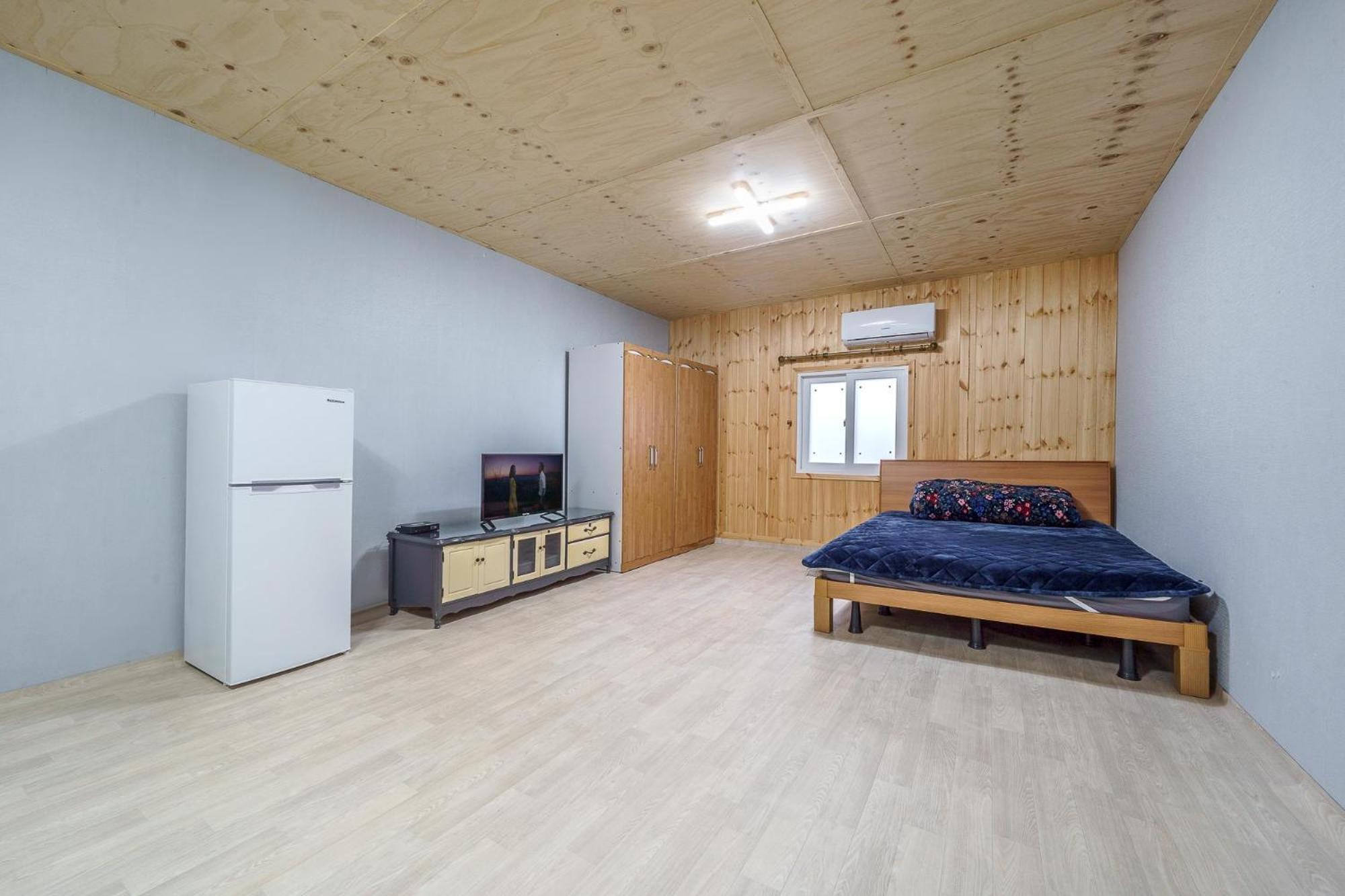 Goseong Jjun Camping Pension Косон Номер фото